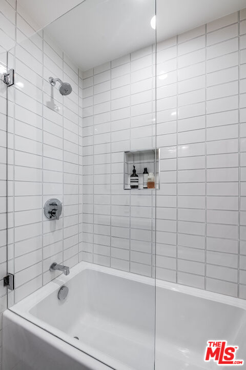 950 North Kings Road, Unit 242 West Hollywood, CA 90069 - Photo 19 of 31