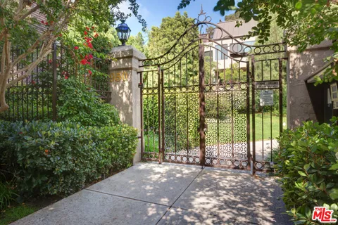 $749,000 | 950 North Kings Road, Unit 242, West Hollywood, CA 90069