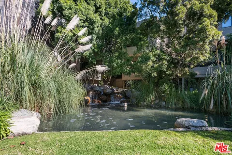 $749,000 | 950 North Kings Road, Unit 242, West Hollywood, CA 90069