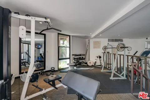 $749,000 | 950 North Kings Road, Unit 242, West Hollywood, CA 90069