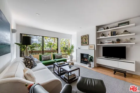 $749,000 | 950 North Kings Road, Unit 242, West Hollywood, CA 90069