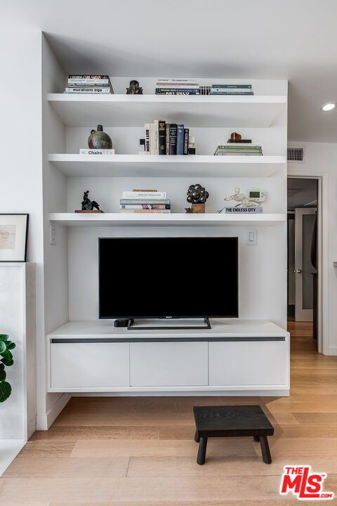 950 North Kings Road, Unit 242 West Hollywood, CA 90069 - Photo 5 of 31