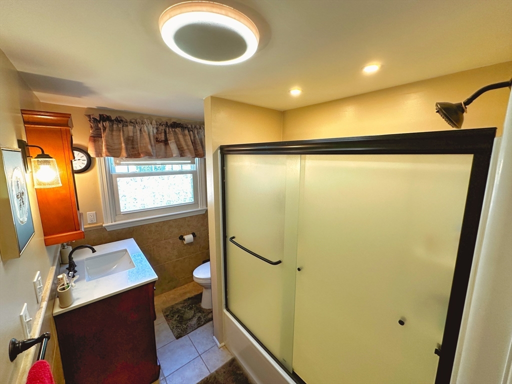 24 Locust Road Methuen, MA 01844 - Photo 21 of 36