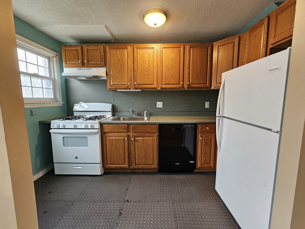 48 Colony Road, Unit 48 West Springfield, MA 01089 - Photo 2 of 15 Gallery Image 2