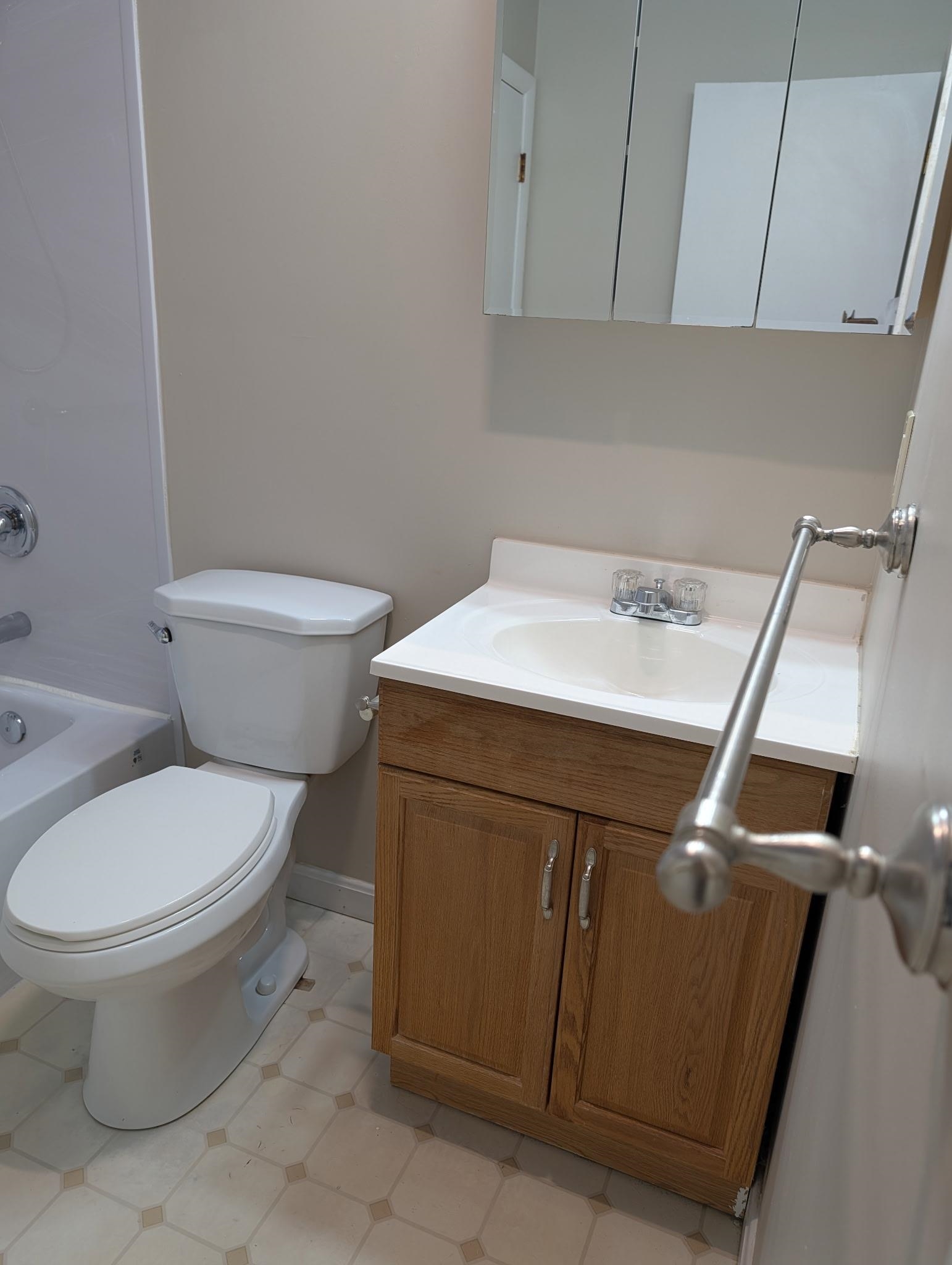 128 Mammoth Road, Unit U: 3 Hooksett, NH 03106 - Photo 12 of 18