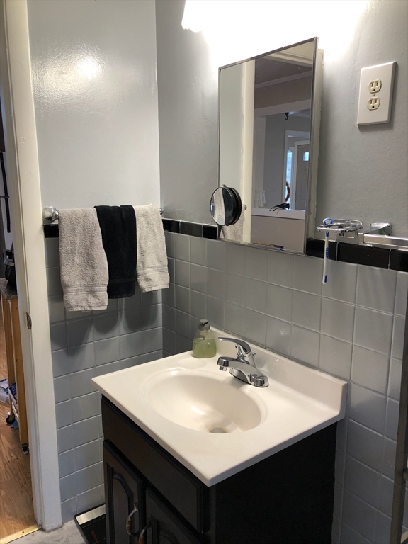 552 Queen Anne Road Harwich, MA 02645 - Photo 9 of 19 Gallery Image 9