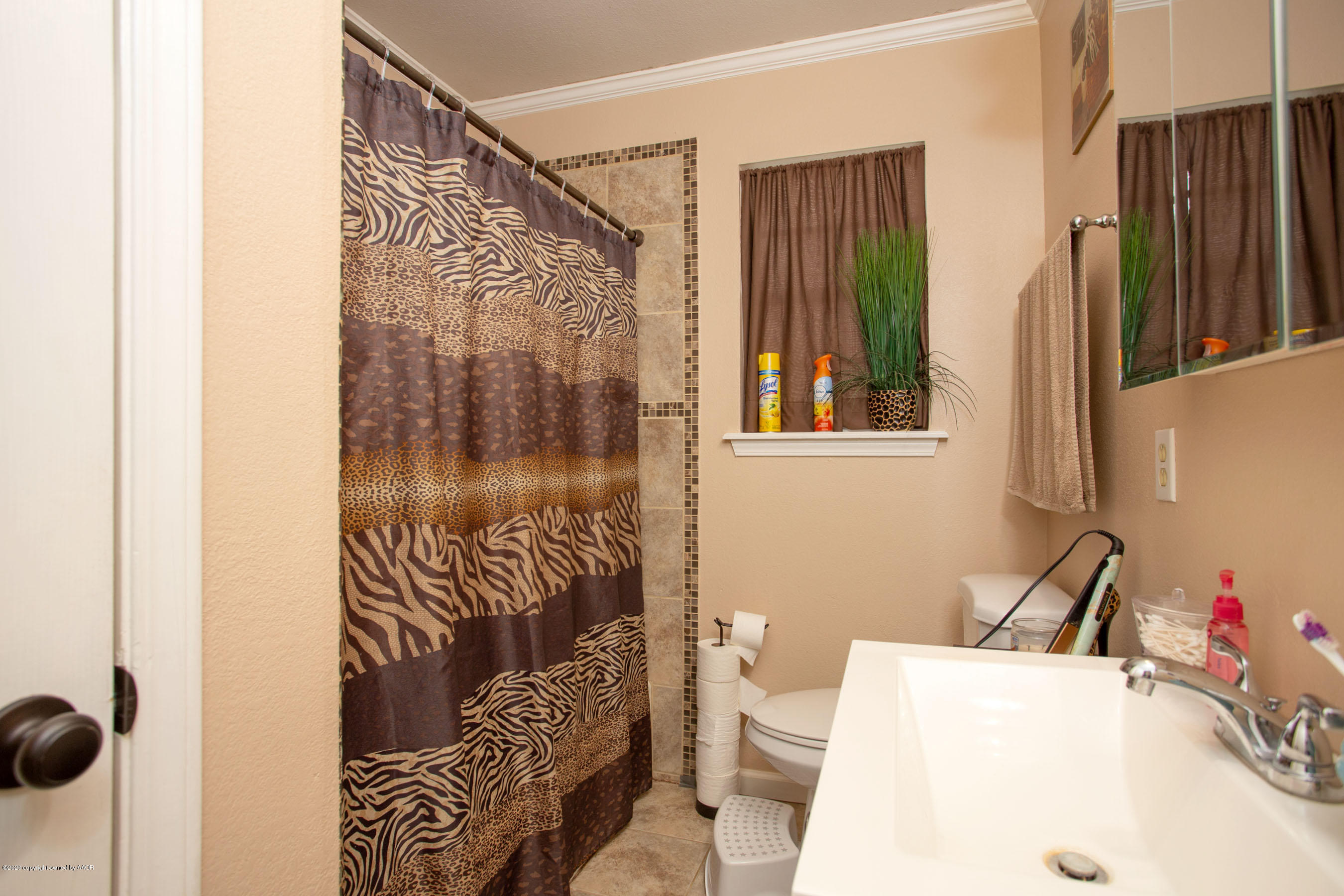 4215 South Monroe Street Amarillo, TX 79110 - Photo 18 of 27 a bathroom with a sink toilet and shower