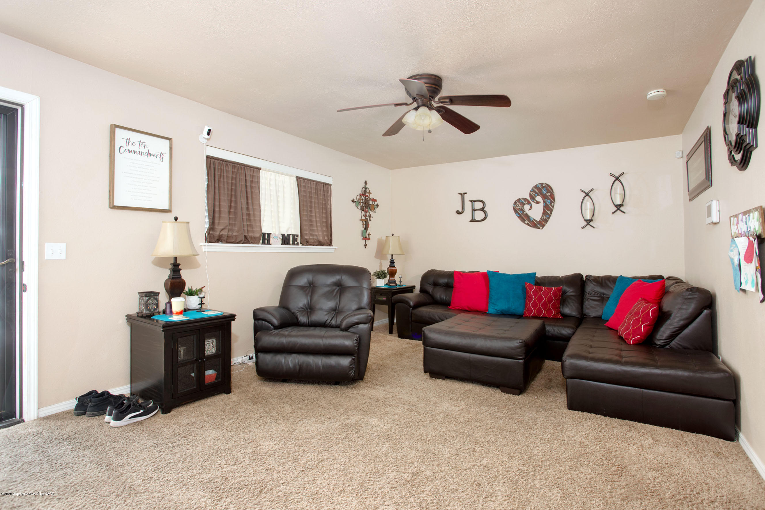 4215 South Monroe Street Amarillo, TX 79110 - Photo 8 of 27 a living room with furniture and kitchen view