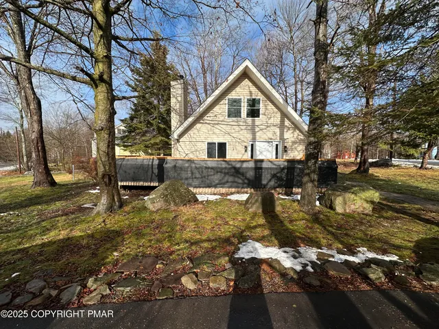 $239,000 | 838 Country Pl Drive, Tobyhanna, PA 18466