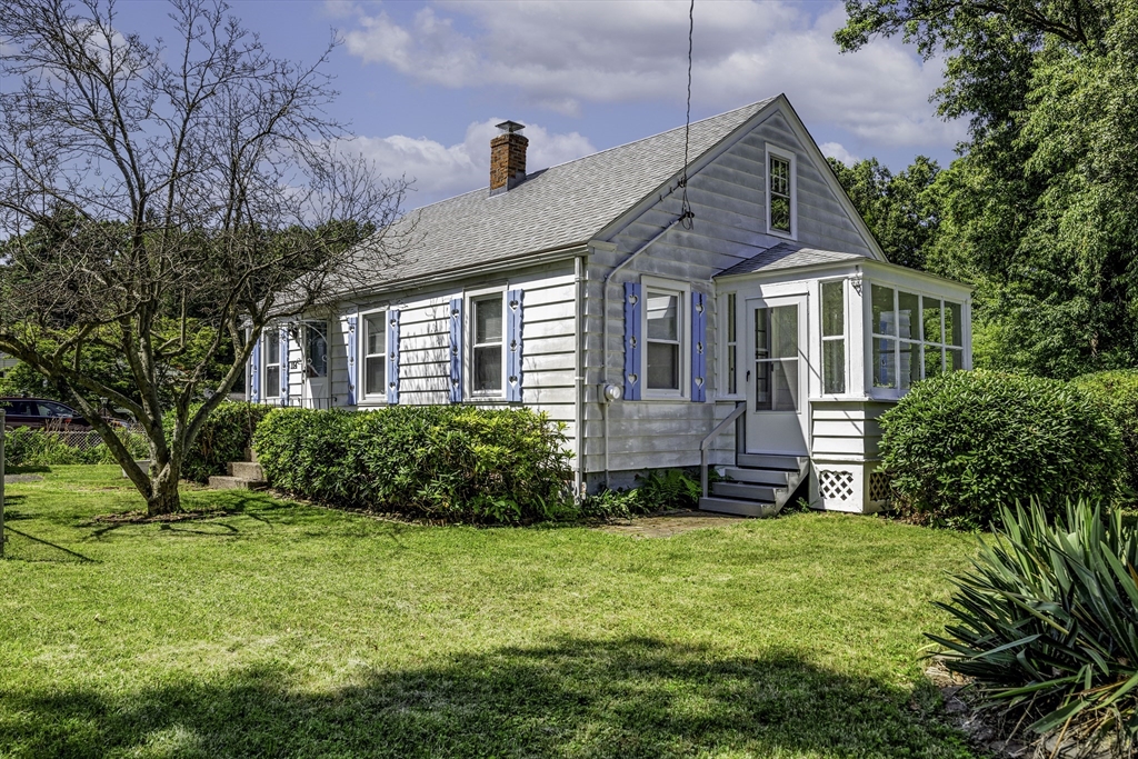 154 Lamont Street Springfield, MA 01119 - Photo 1 of 27 Gallery Image 1
