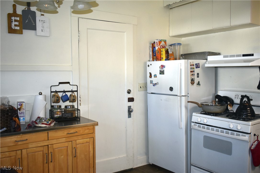 1695 Lee Road Cleveland, OH 44118 - Photo 12 of 36 First floor kitchen
