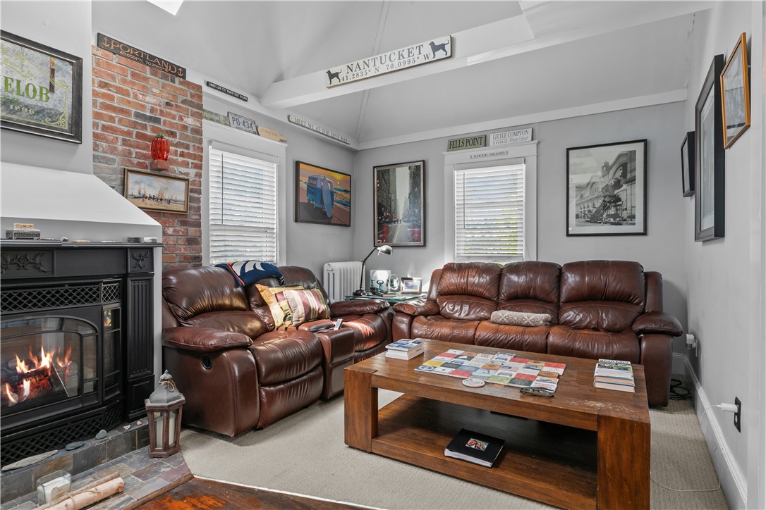 21 Slocum Street Newport, RI 02840 - Photo 11 of 49