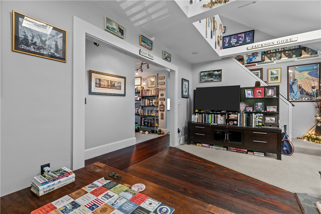 21 Slocum Street Newport, RI 02840 - Photo 13 of 49