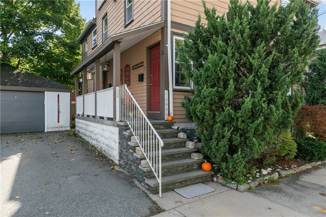21 Slocum Street Newport, RI 02840 - Photo 3 of 49