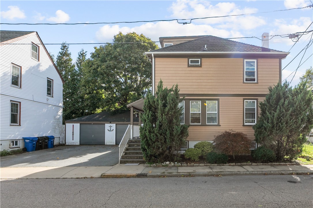 21 Slocum Street Newport, RI 02840 - Photo 4 of 49