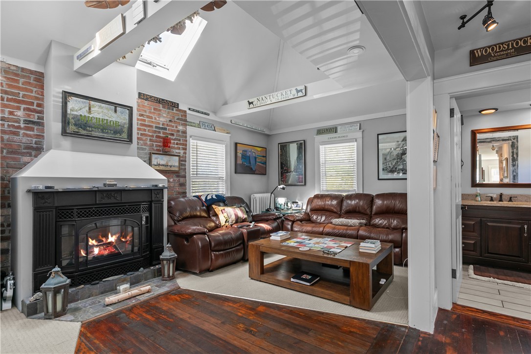 21 Slocum Street Newport, RI 02840 - Photo 10 of 49