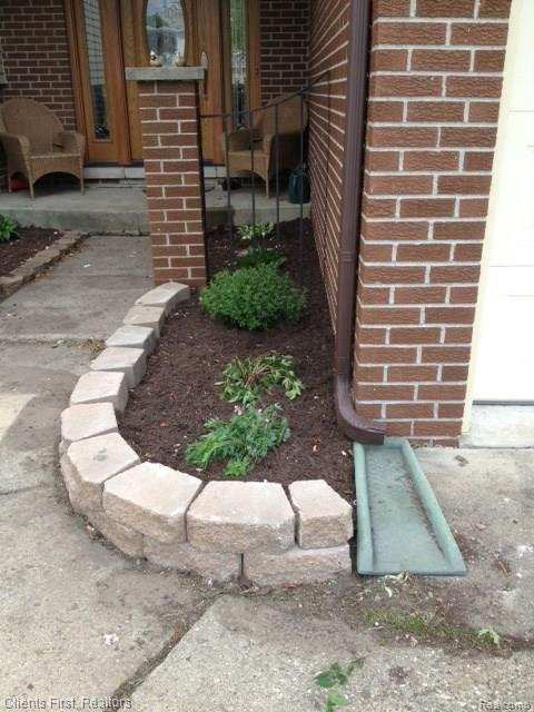 7615 Kingsbridge Road Canton, MI 48187 - Photo 6 of 49 Kings Front Porch.jpg