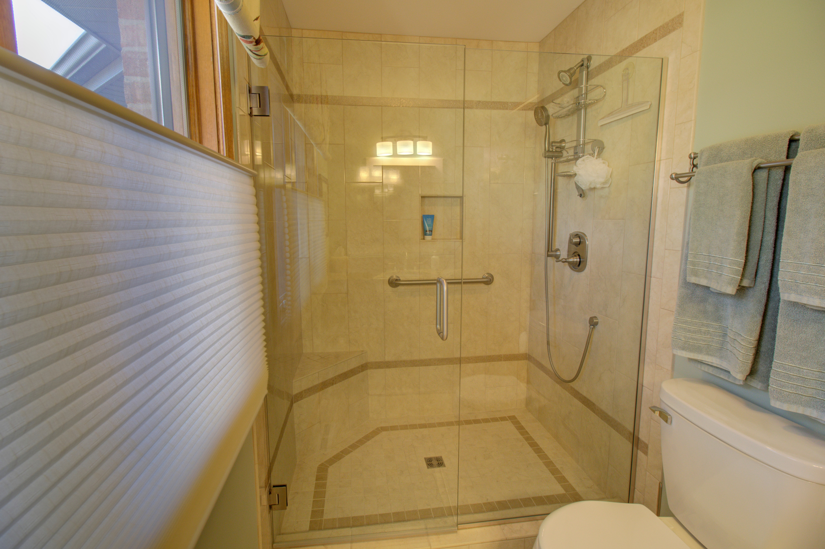 16360 Spring Valley Road Morrison, IL 61270 - Photo 43 of 60 a bathroom with a shower and toilet