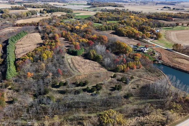 $855,000 | 16360 Spring Valley Road, Morrison, IL 61270