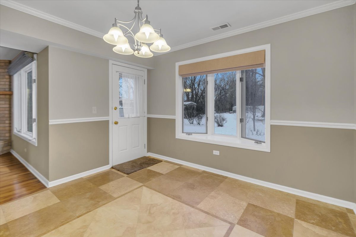 563 St Johns Road Woodstock, IL 60098 - Photo 7 of 21 Gallery Image 7