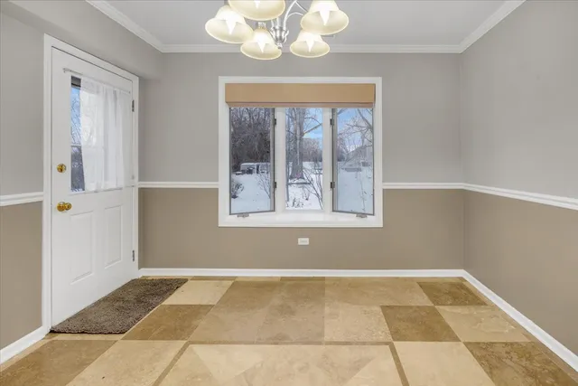 $239,999 | 563 St Johns Road, Woodstock, IL 60098