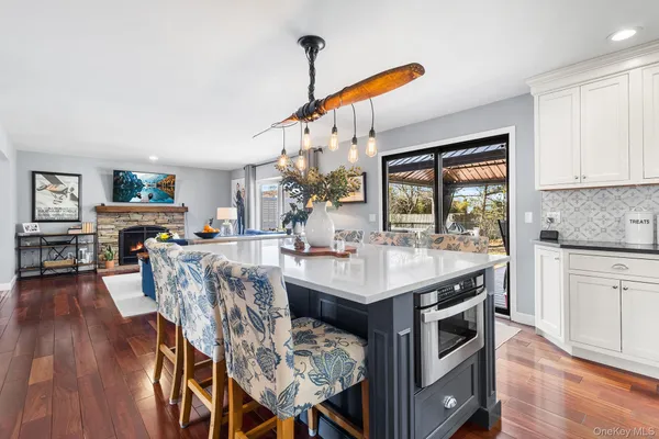 $979,000 | 30 Myrtle Lane, East Patchogue, NY 11772