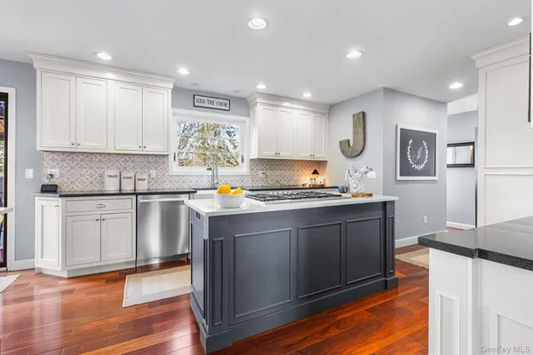 $979,000 | 30 Myrtle Lane, East Patchogue, NY 11772