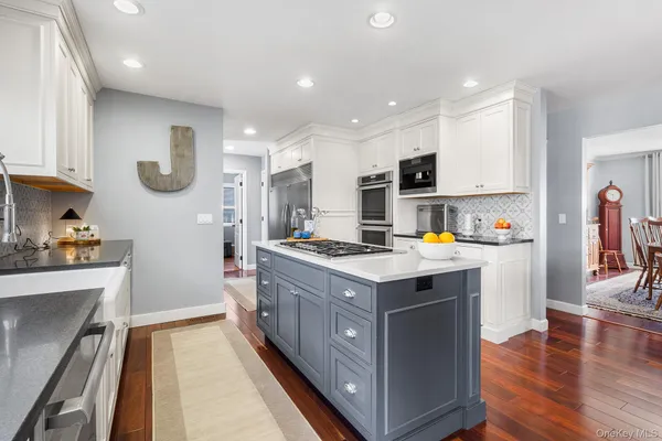 $979,000 | 30 Myrtle Lane, East Patchogue, NY 11772