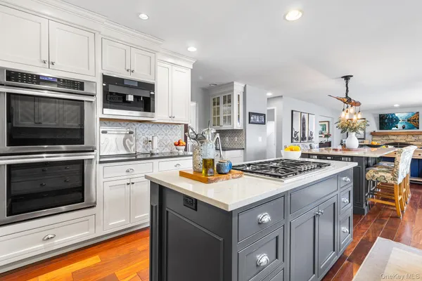 $979,000 | 30 Myrtle Lane, East Patchogue, NY 11772