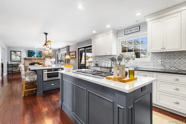 $979,000 | 30 Myrtle Lane, East Patchogue, NY 11772