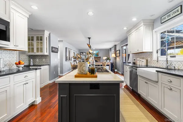 $979,000 | 30 Myrtle Lane, East Patchogue, NY 11772