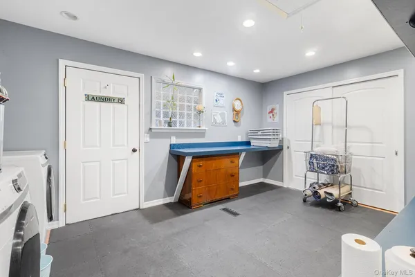 $979,000 | 30 Myrtle Lane, East Patchogue, NY 11772