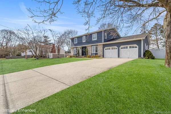 $979,000 | 30 Myrtle Lane, East Patchogue, NY 11772