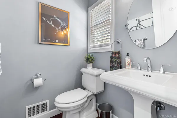 $979,000 | 30 Myrtle Lane, East Patchogue, NY 11772