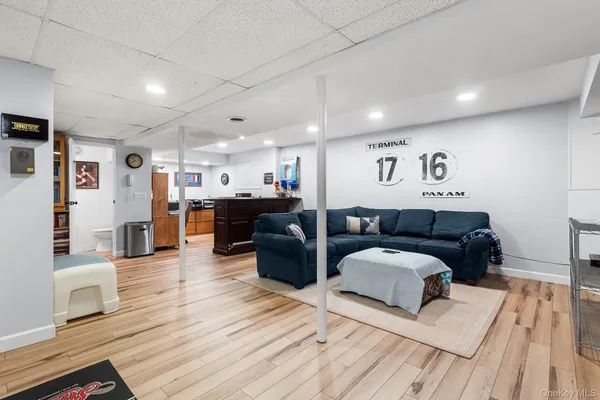 $979,000 | 30 Myrtle Lane, East Patchogue, NY 11772