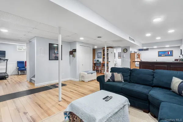 $979,000 | 30 Myrtle Lane, East Patchogue, NY 11772