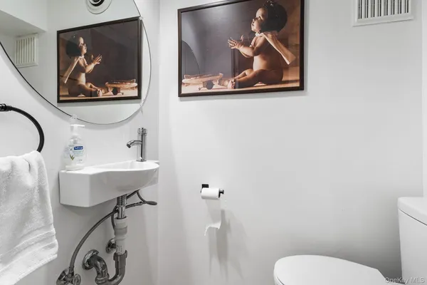 $979,000 | 30 Myrtle Lane, East Patchogue, NY 11772