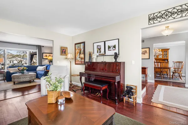 $979,000 | 30 Myrtle Lane, East Patchogue, NY 11772