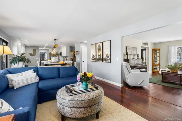 $979,000 | 30 Myrtle Lane, East Patchogue, NY 11772