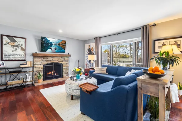 $979,000 | 30 Myrtle Lane, East Patchogue, NY 11772