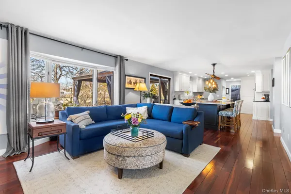 $979,000 | 30 Myrtle Lane, East Patchogue, NY 11772