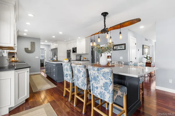 $979,000 | 30 Myrtle Lane, East Patchogue, NY 11772