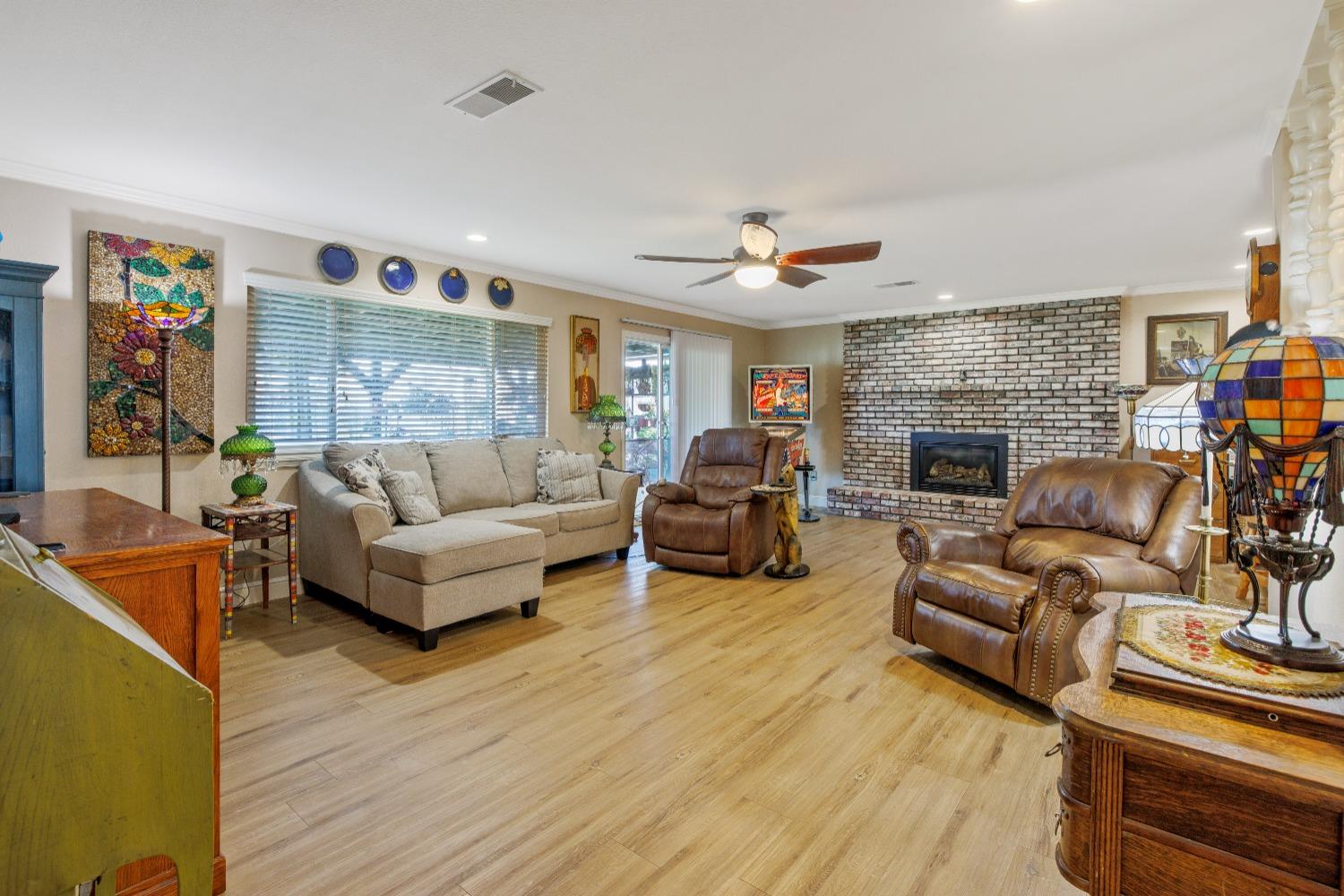 1098 Raymond Road Hanford, CA 93230 - Photo 8 of 38 Gallery Image 8
