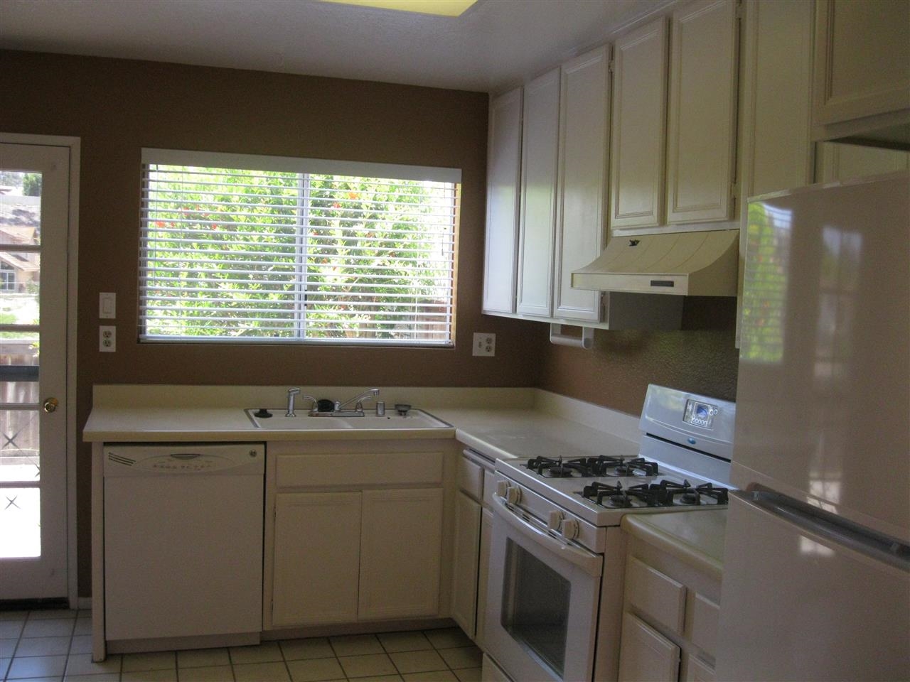 2587 Regent Road Carlsbad, CA 92010 - Photo 5 of 10