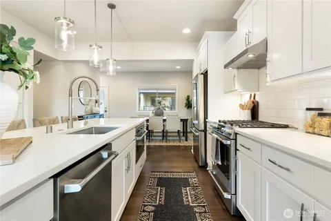 $1,225,000 | 1429 8th Avenue Northeast, Unit 8, Issaquah, WA 98029