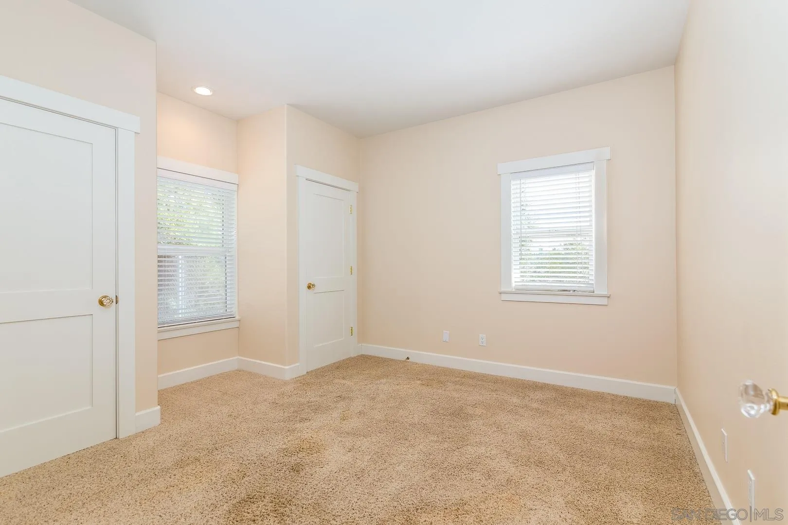 3880 Dos Ninos Road Fallbrook, CA 92028 - Photo 27 of 39 an empty room with windows and closet