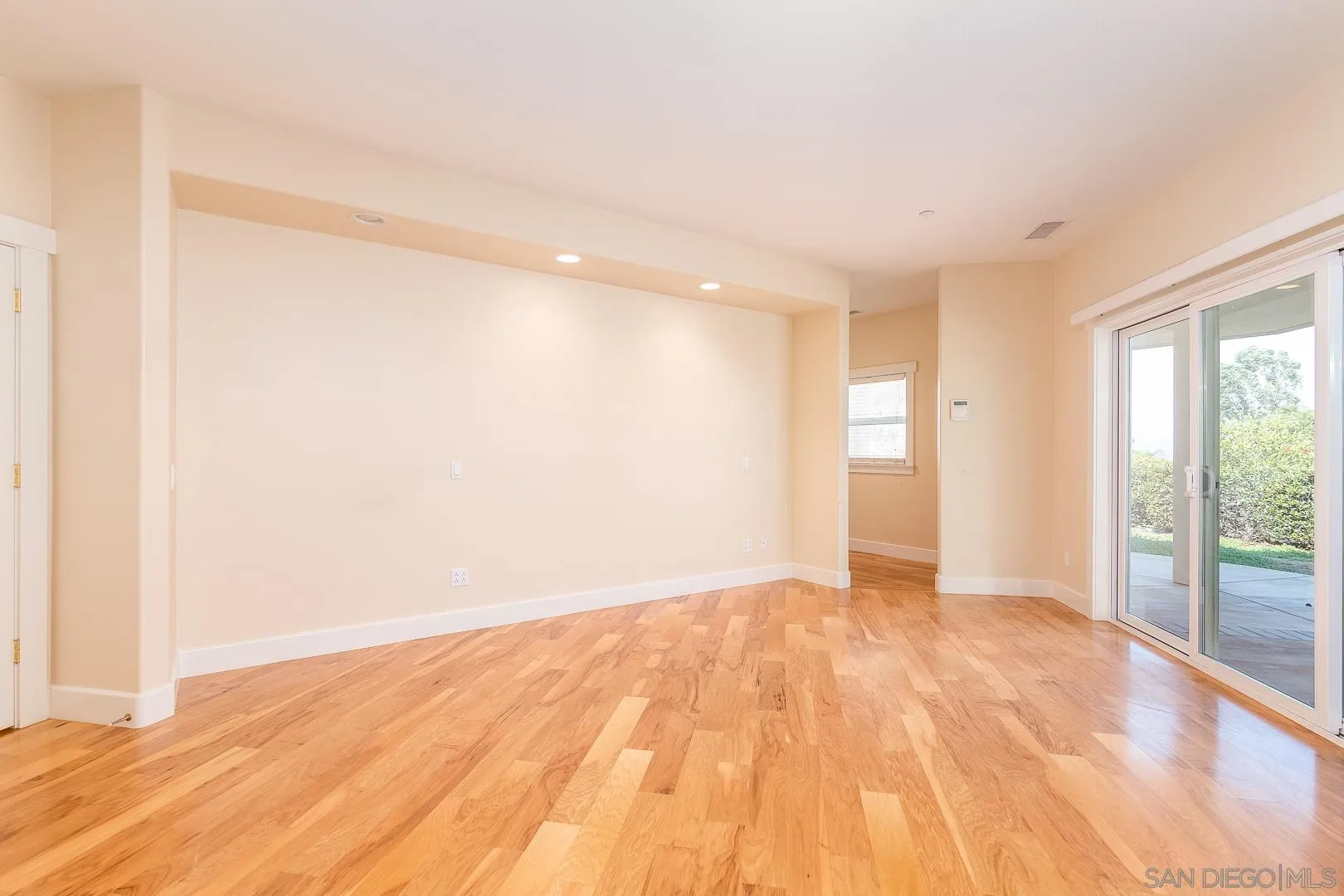 3880 Dos Ninos Road Fallbrook, CA 92028 - Photo 34 of 39 a view of an empty room and window