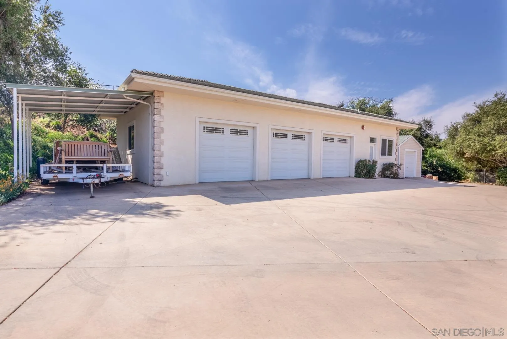 3880 Dos Ninos Road Fallbrook, CA 92028 - Photo 4 of 39 a view of a house with a patio