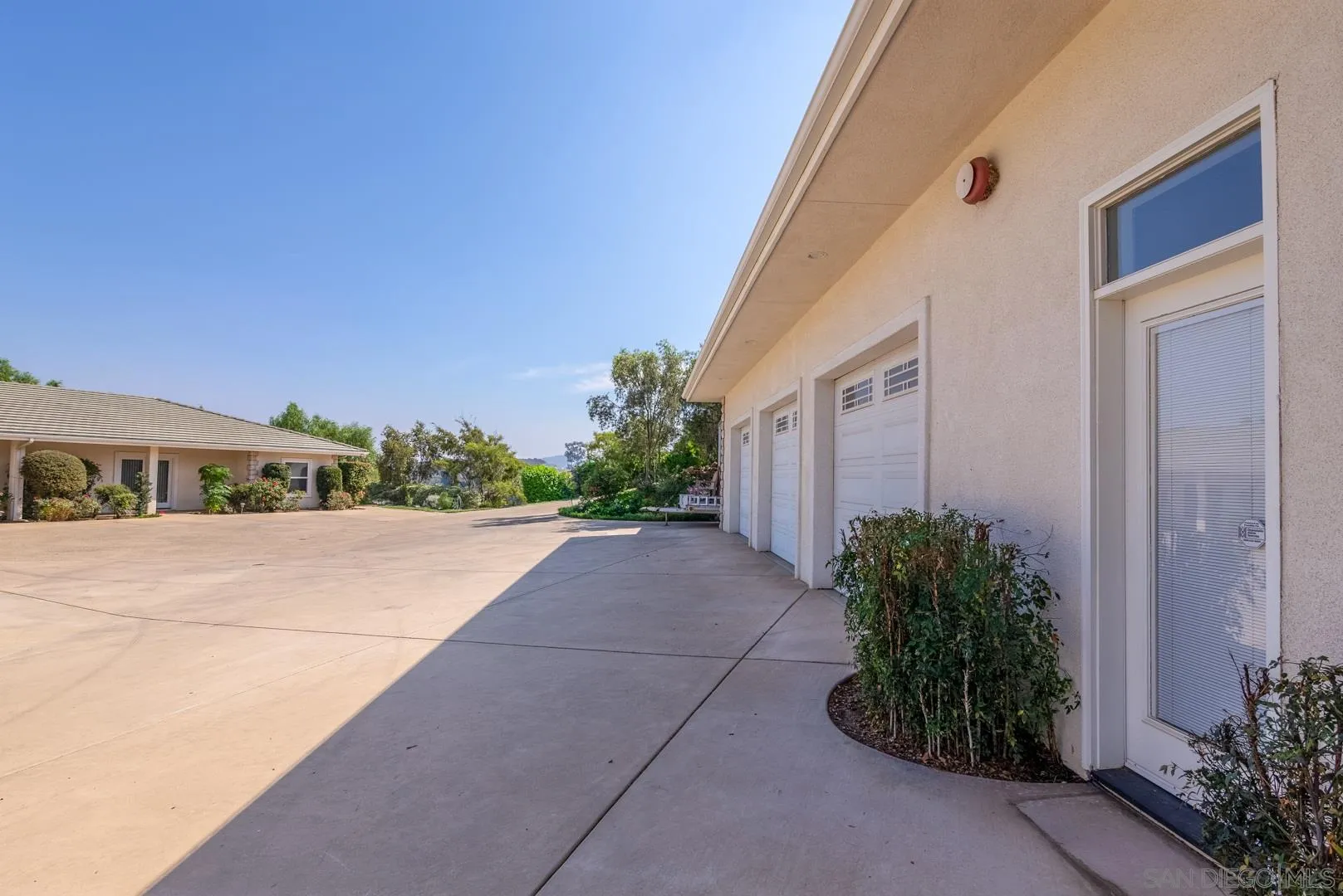 3880 Dos Ninos Road Fallbrook, CA 92028 - Photo 5 of 39 a view of a building with a yard