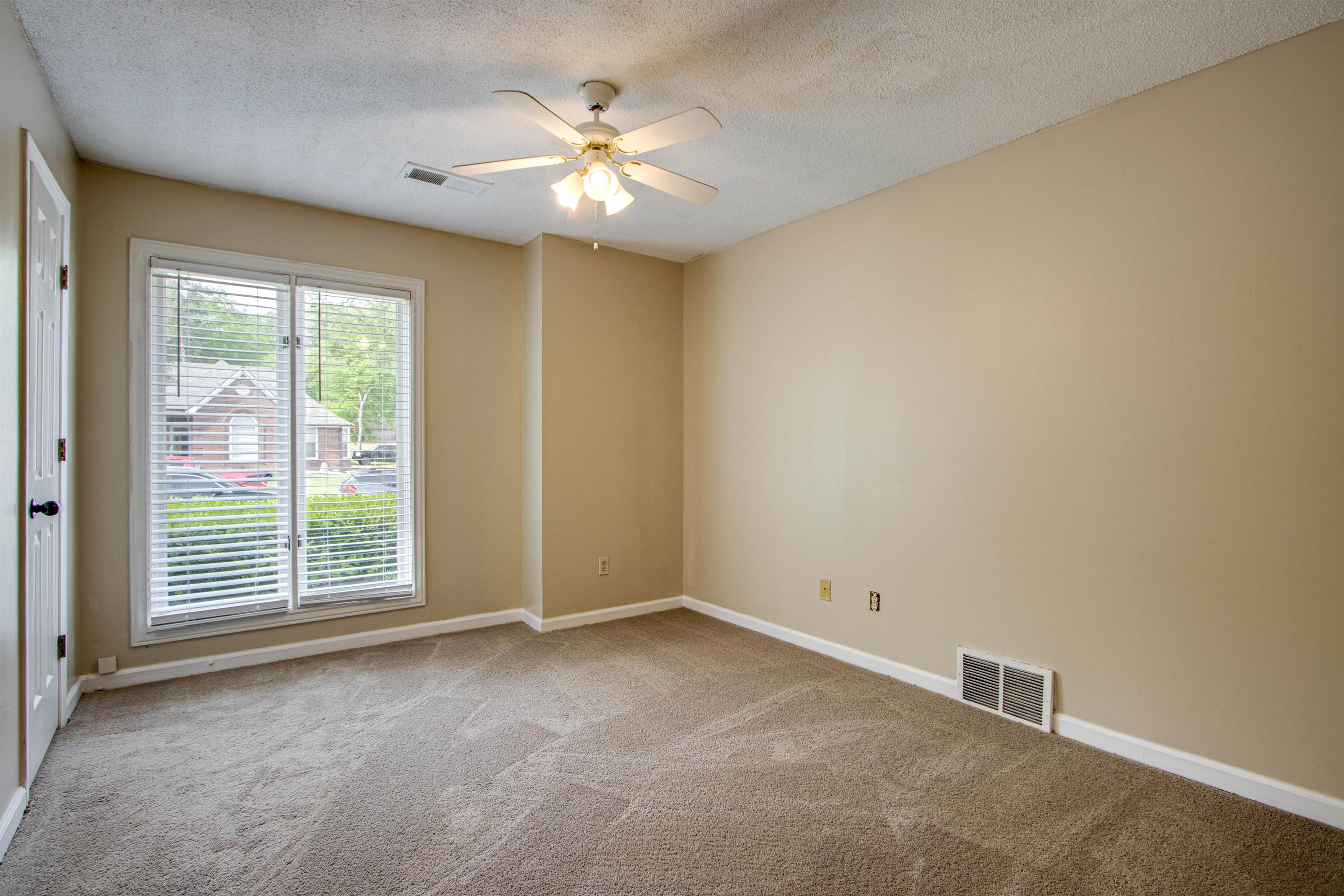 322 Walnut Trace Drive Memphis, TN 38018 - Photo 12 of 17 a view of an empty room with a window